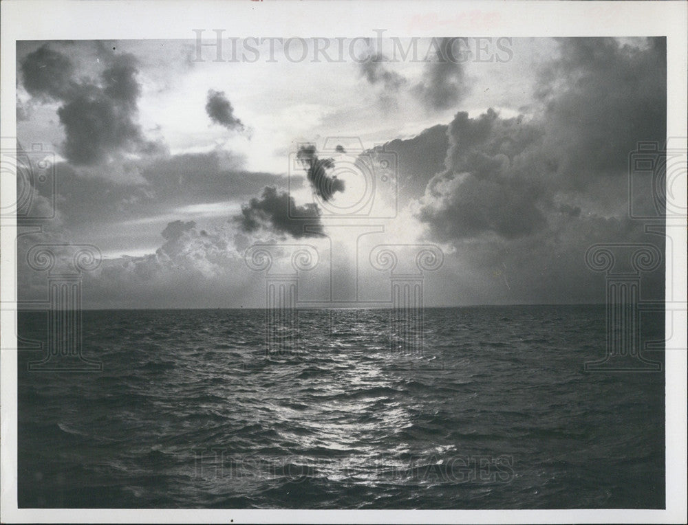 1968 Press Photo Thunderstorm moving across Charlotte Harbor - Historic Images