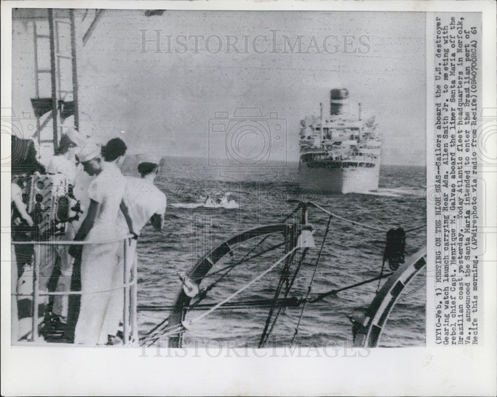 1961 Press Photo US Destroyer Gearing Rear Adm Allen Smith Jr, Liner Santa Maria - Historic Images