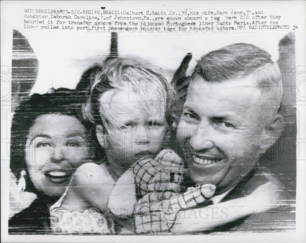 1961 Press Photo Delbert, Sara Jane, &amp; Deborah Caroline Smith On Hostage Ship - Historic Images