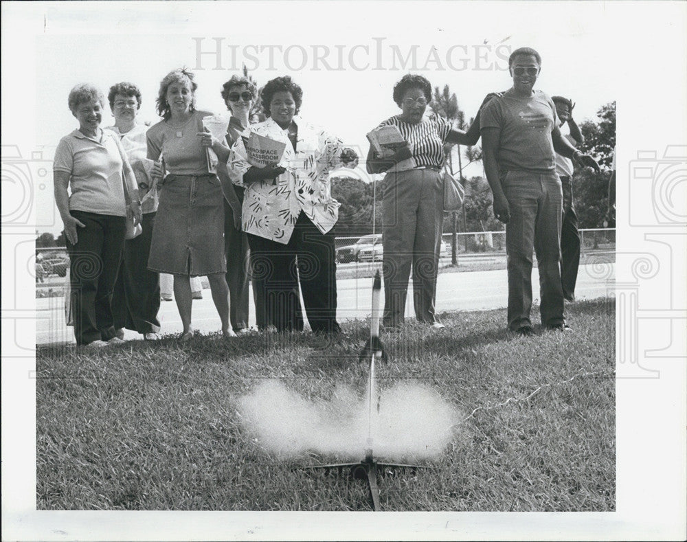 1986 Press Photo Rockets Teachers Palm Harbor Florida - Historic Images