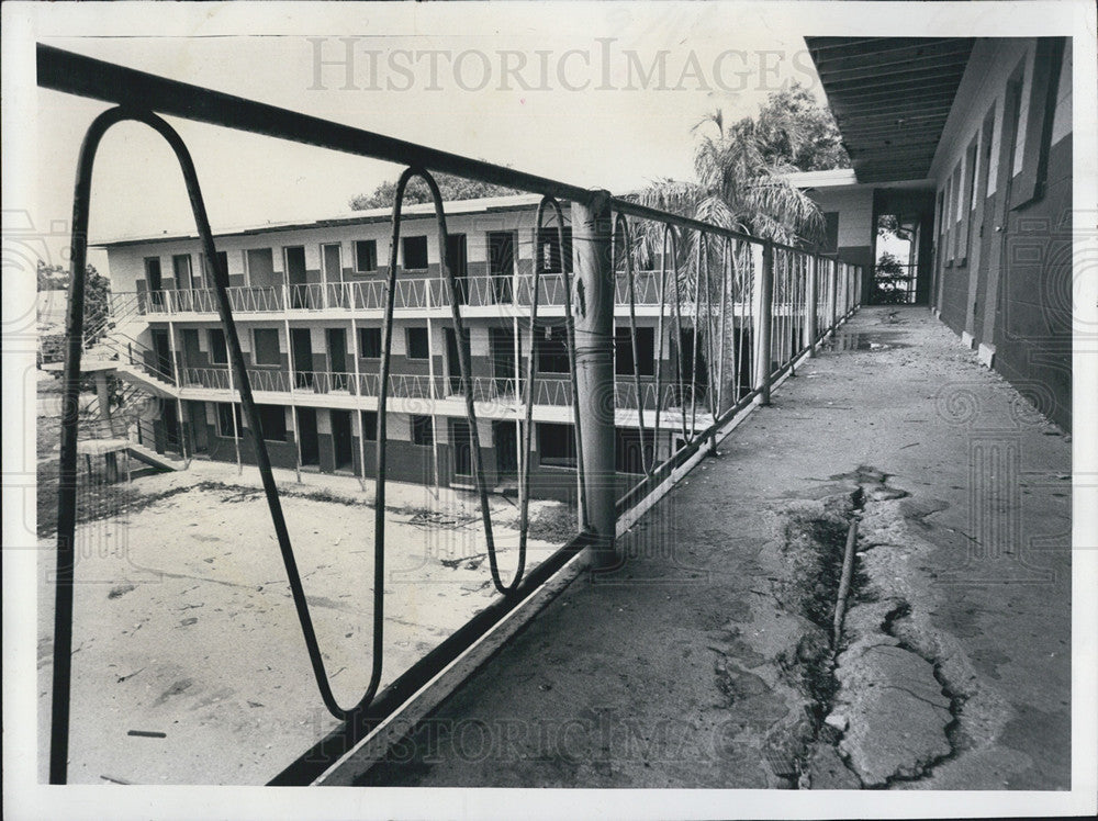 1977 Press Photo Vacant apartment building in ST petes Fla area - Historic Images