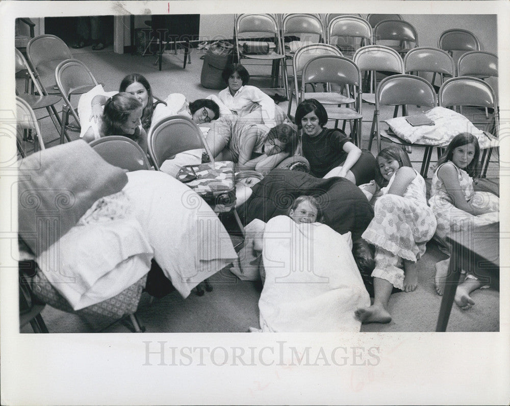 1969 Press Photo Youth Council sleep in for Lunar activity - Historic Images