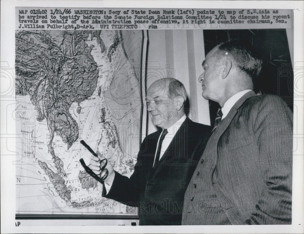 1966 Press Photo of Sec. of State Dean Rusk pointing of map of S.E. Asia - Historic Images
