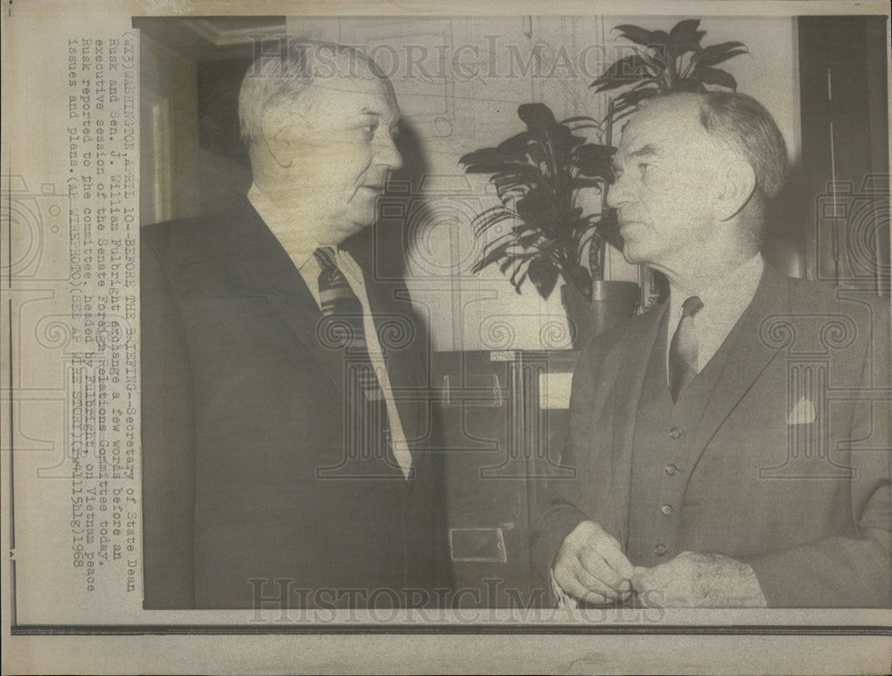 1968 Press Photo of Sec. of State Dean Rusk &amp; Sen. Fulbright chat about Vietnam - Historic Images