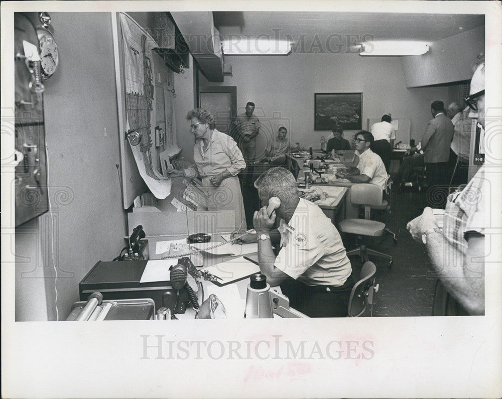 1967 Press Photo Civil Defense Officials Plot Damage Hurricane Alma - Historic Images