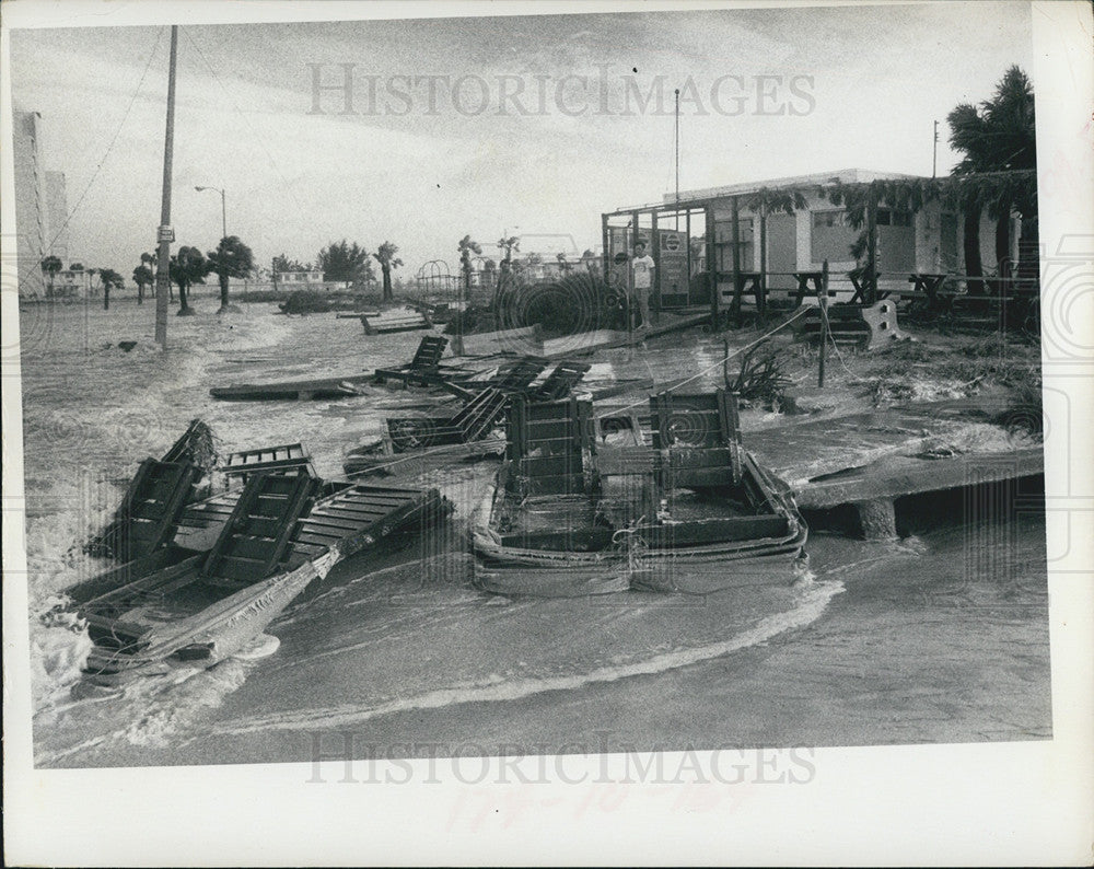 1972 Press Photo Aftermath of Hurricane at Upham Park at St. Petersburg Beach - Historic Images