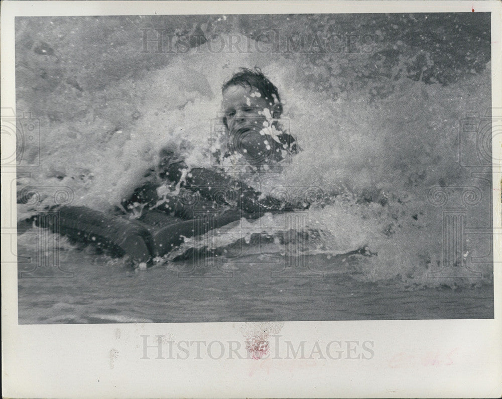 1969 Press Photo Children play in Florida surf - Historic Images