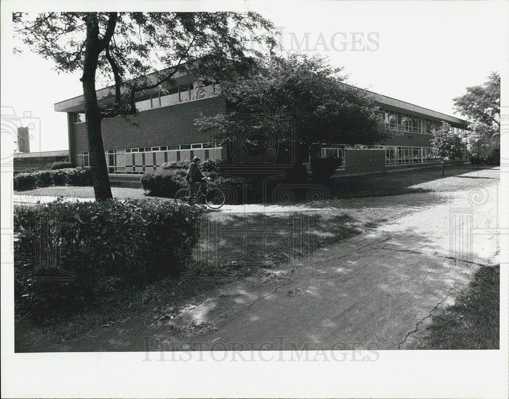 1977 Press Photo Miner Junior High School Arlington Heights Illinois - Historic Images