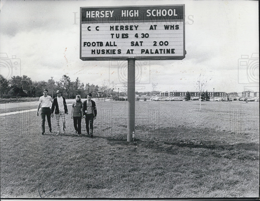 1970 Press Photo John Hersey High school Arlington heights teachers fight - Historic Images