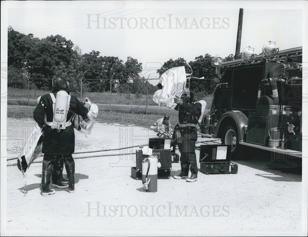 1961 Press Photo Argonne National Laboratory Firemen - Historic Images