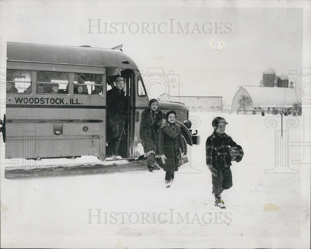 1951 Press Photo Woodstock Illinois Farm - Historic Images