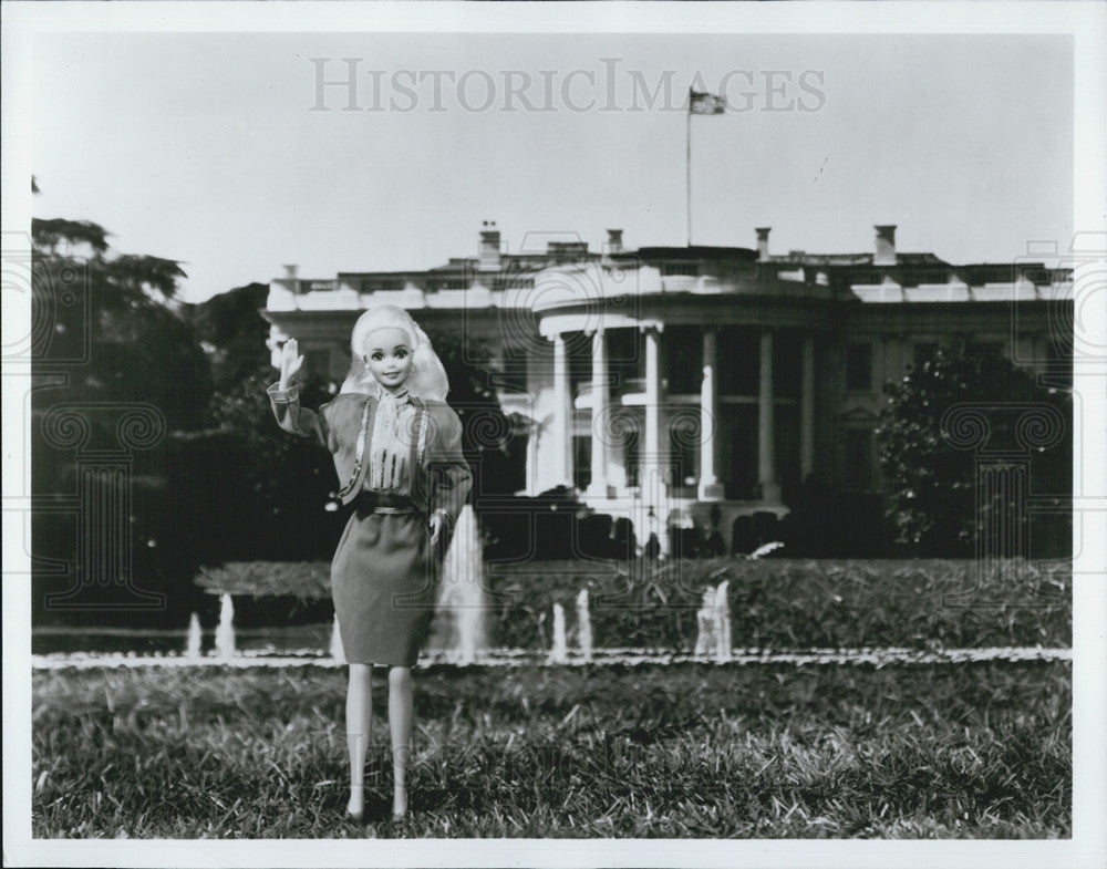 1992 Press Photo Politicing Barbie For President - Historic Images