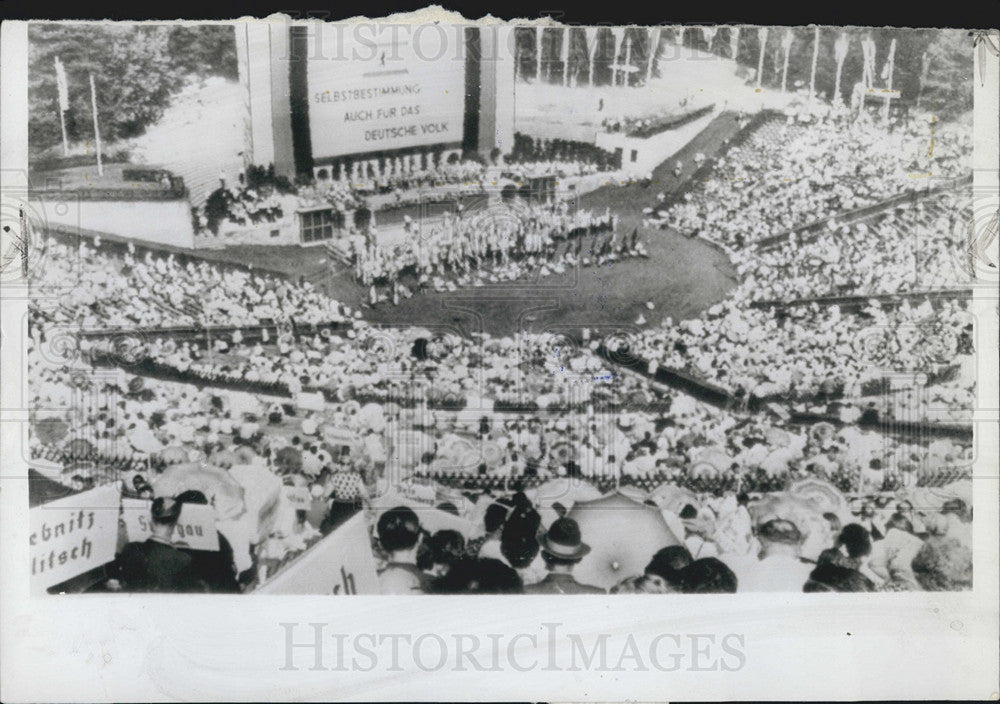 1961 Press Photo Germans at a Mass Rally in Communist Germany - Historic Images