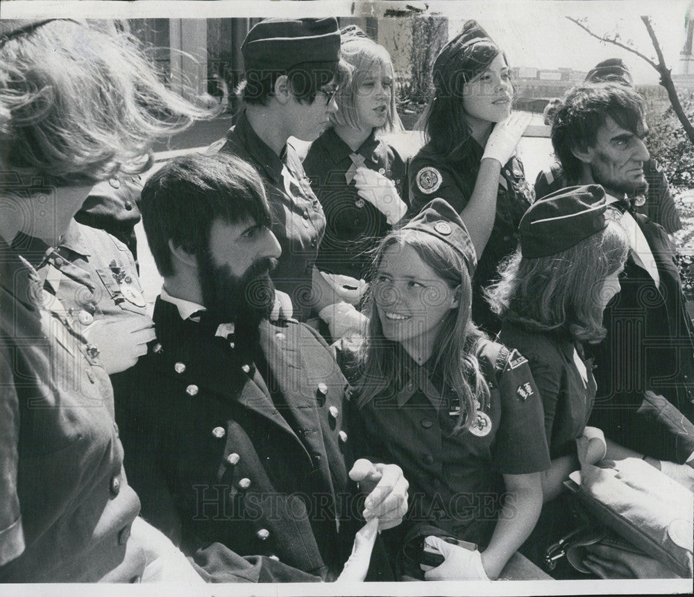 1968 Press Photo Girl Scouts on tour in Illinois - Historic Images