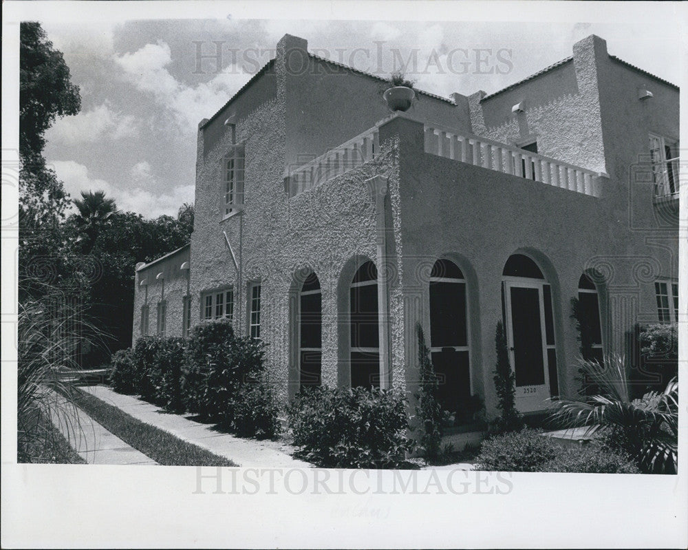 1981 Press Photo Refinished Exterior Eachuses&#39; Home - Historic Images