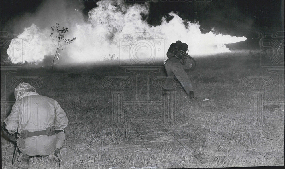 1956 Press Photo Simulated attack on a fortified pillbox is made by the 9th - Historic Images