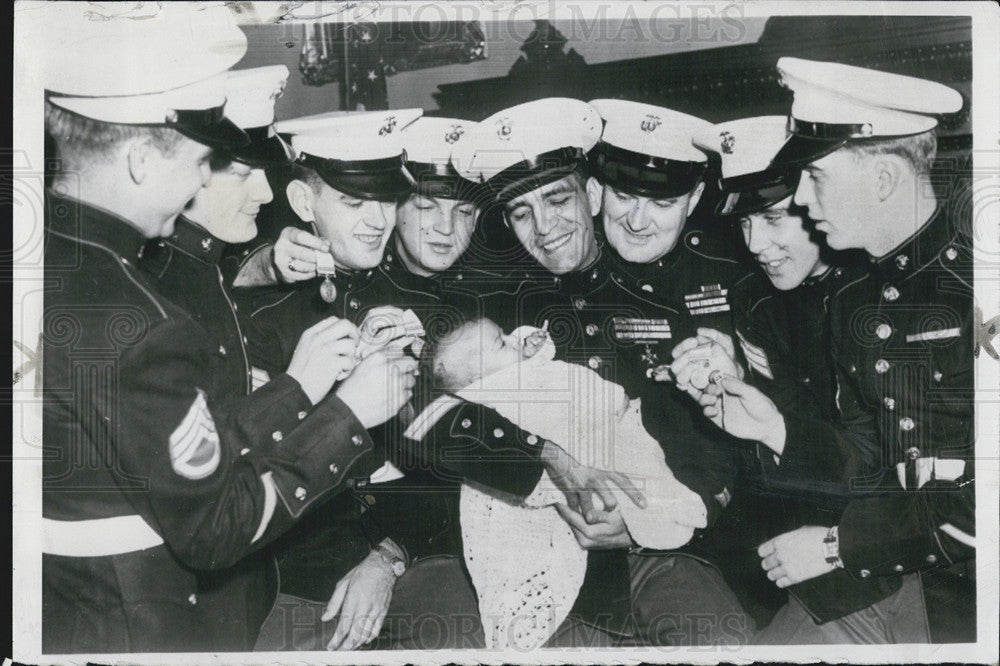 1952 Press Photo Korean vets hold the son of one their members - Historic Images