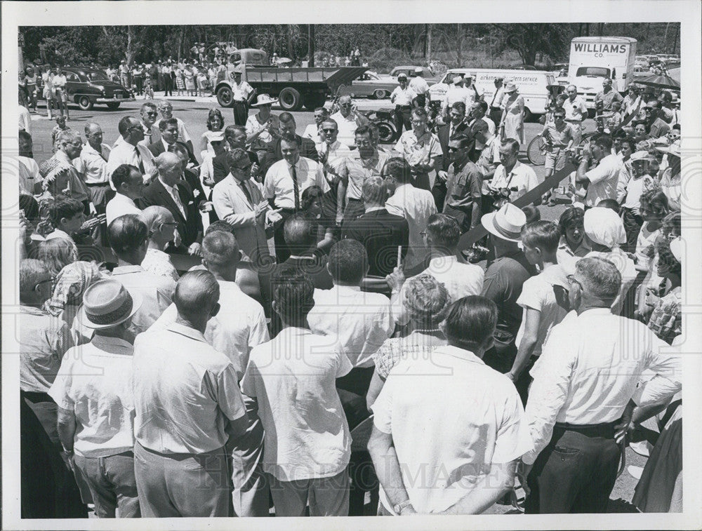 1961 Press Photo Crowd in St Pete&#39;s streets in Fla. - Historic Images