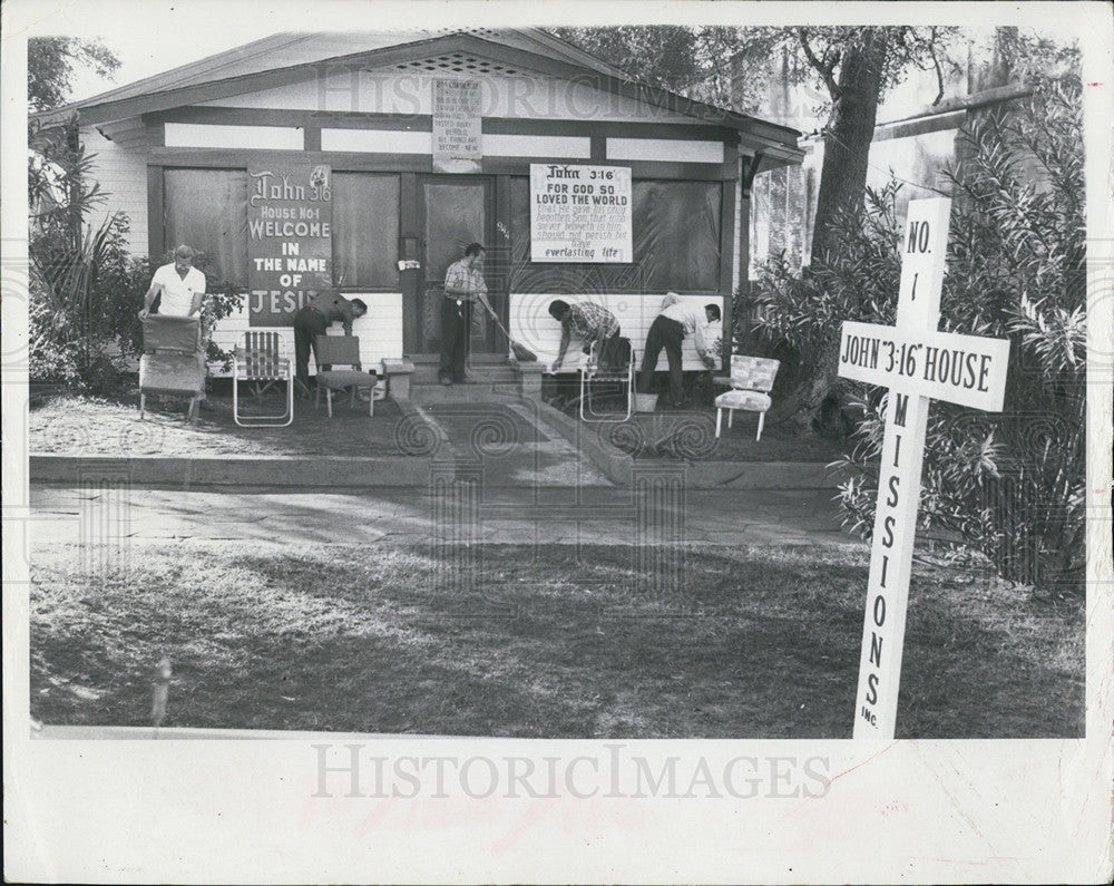 1971 Press Photo John 3:16 Cook Mission - Historic Images