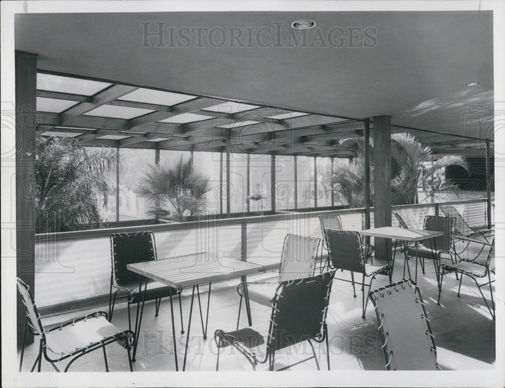 1953 Press Photo Patio of The Plaza Apartments - Historic Images