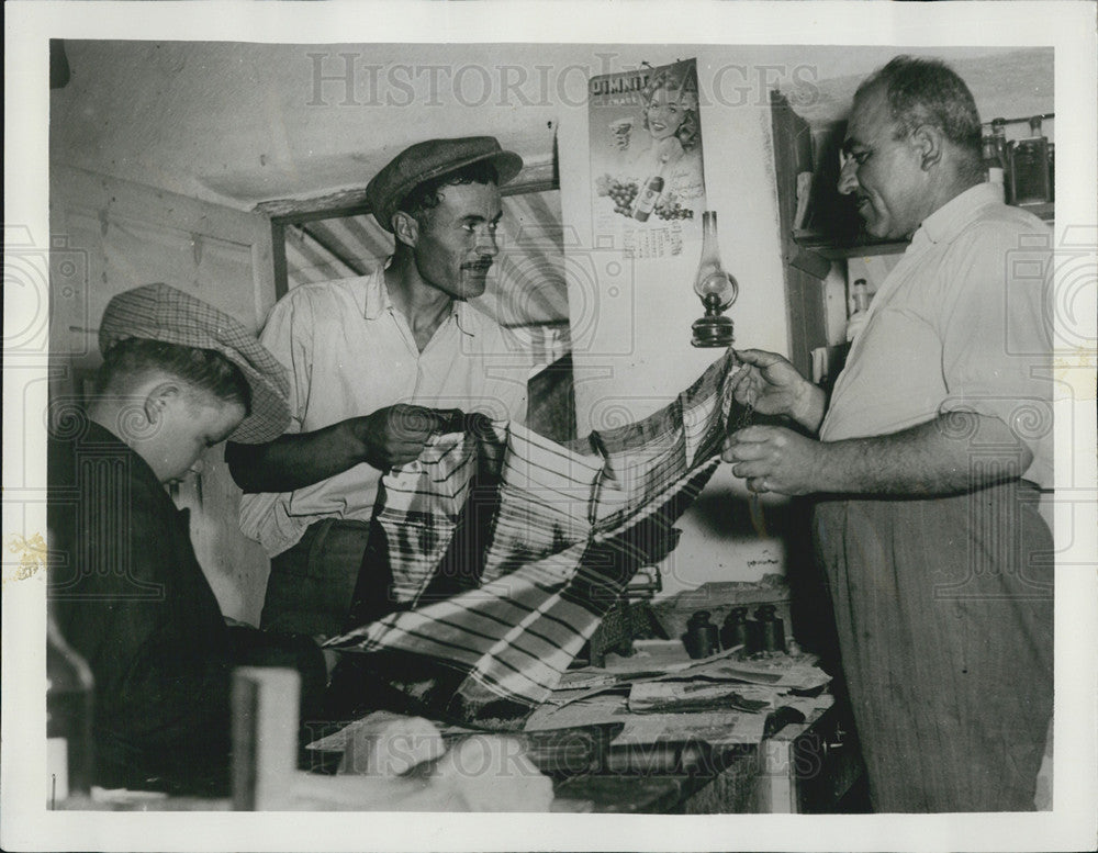 1954 Press Photo Salih Erman, turkish farmer shopping. - Historic Images