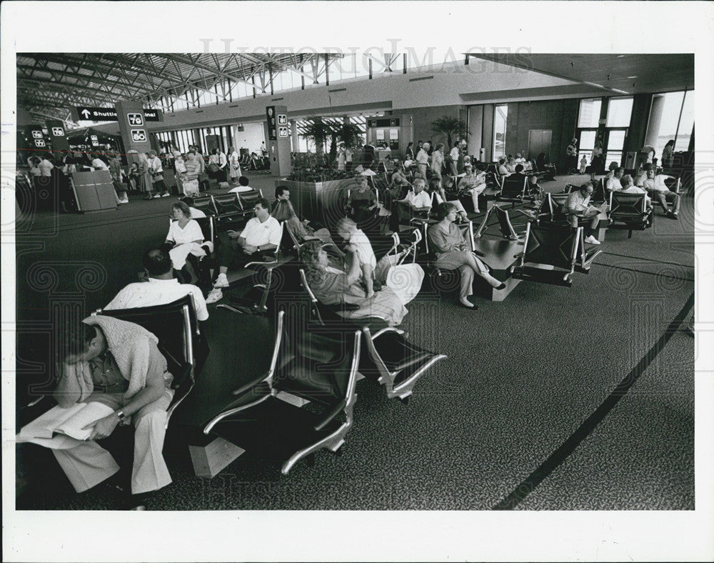 1990 Press Photo Tampa Airport. - Historic Images