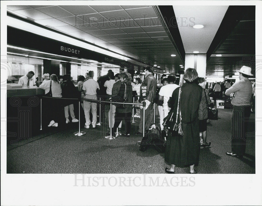 1991 Press Photo Tampa International Airport Car Rental Lines - Historic Images