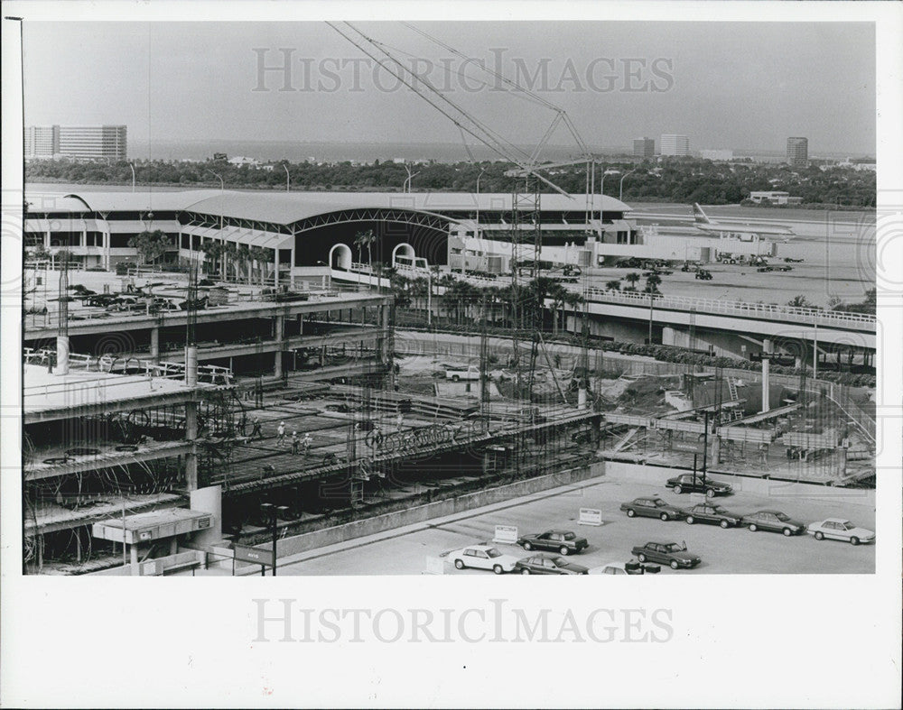 1990 Press Photo of the new parking garage at Tampa International Airport - Historic Images