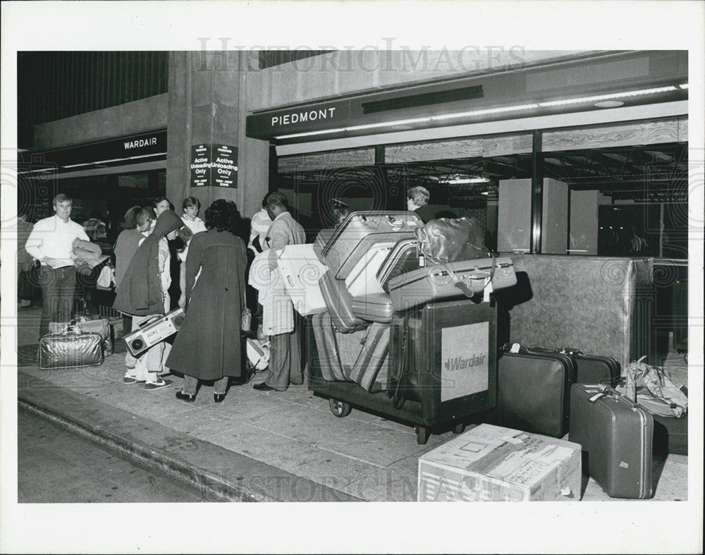 1986 Press Photo of holiday crowds at Tampa International Airport - Historic Images