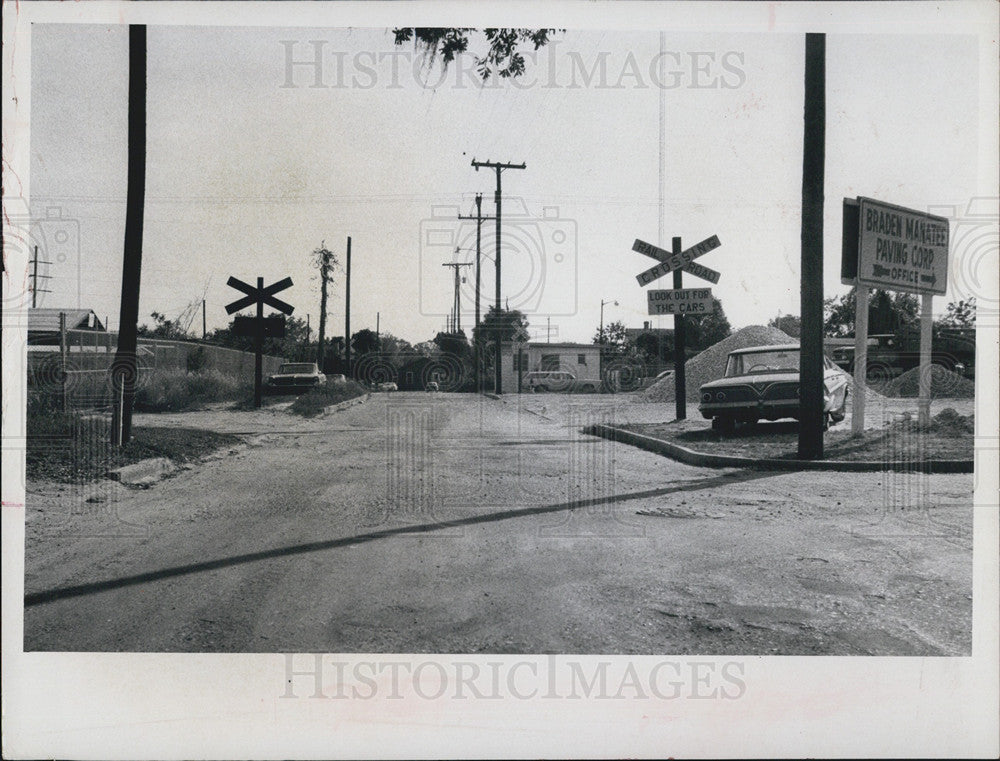 1967 Press Photo Bradenton Railroad Crossing - Historic Images