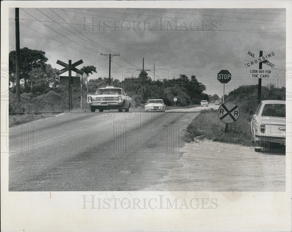 1973 Press Photo Railroad crossing in St. Petersburg. - Historic Images