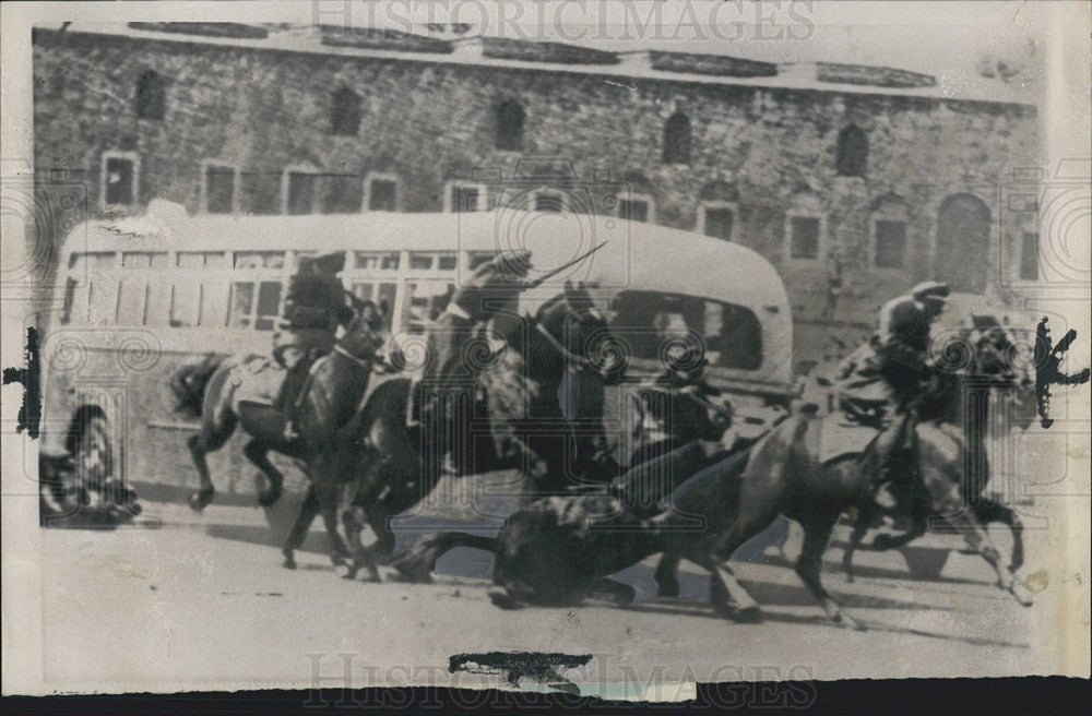 1960 Press Photo Mounted police charge rioters in Isanbul - Historic Images