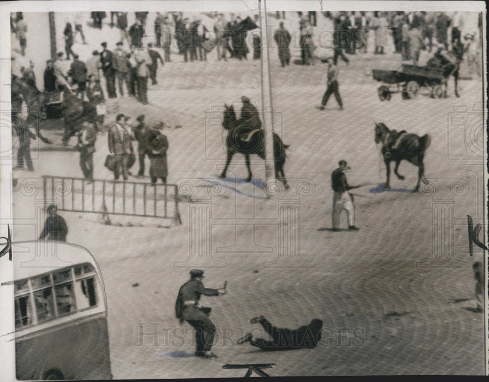 1960 Press Photo Police break up Istanbul Student riot - Historic Images