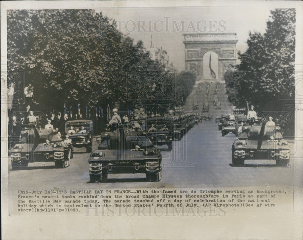 1963 Press Photo Tanks rumbled broad Champs Elysees in Paris as part of the - Historic Images