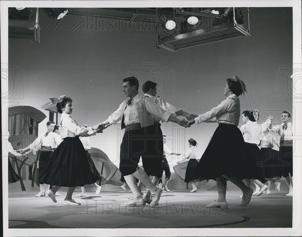 Press Photo Consulate General Of Canada Arts DancersPlumes au Vont - Historic Images