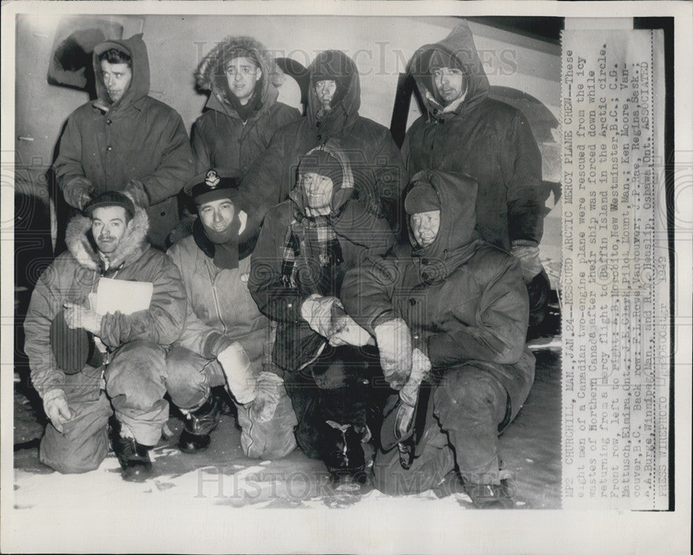 Press Photo Rescued Crew Canadian Mercy Plane - Historic Images