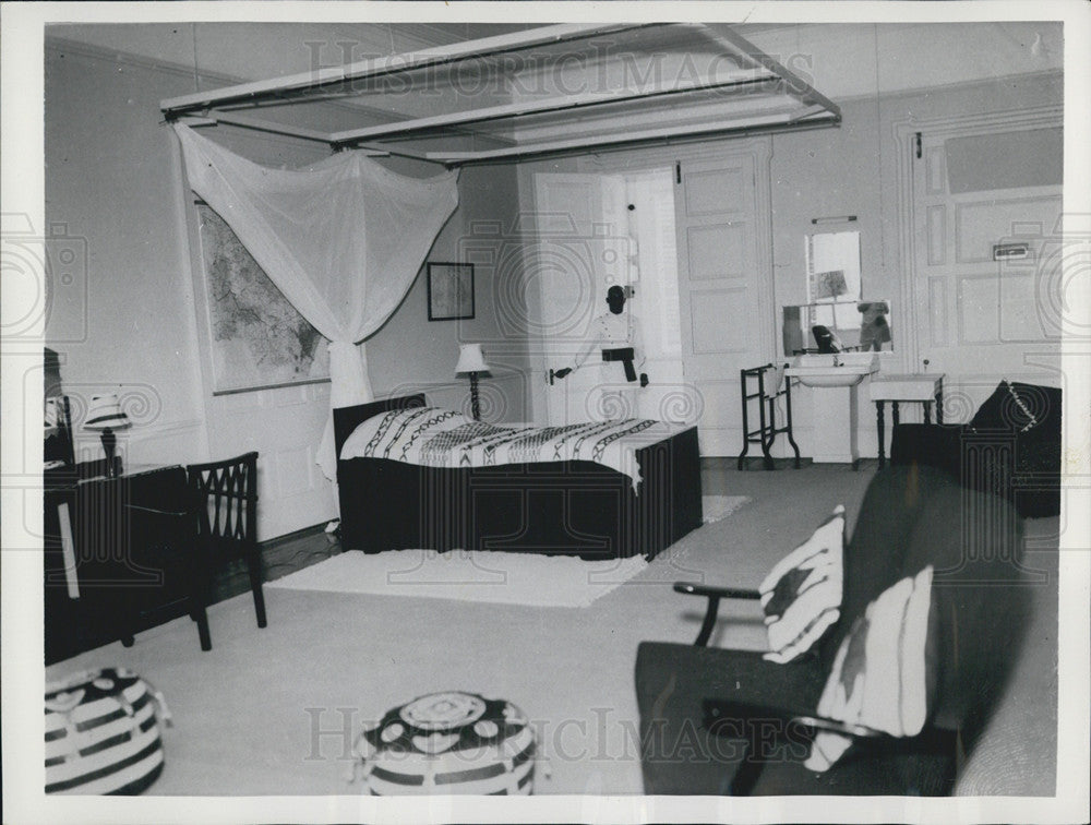 1956 Press Photo Queen Elizabeth&#39;s bedroom in Government House - Historic Images