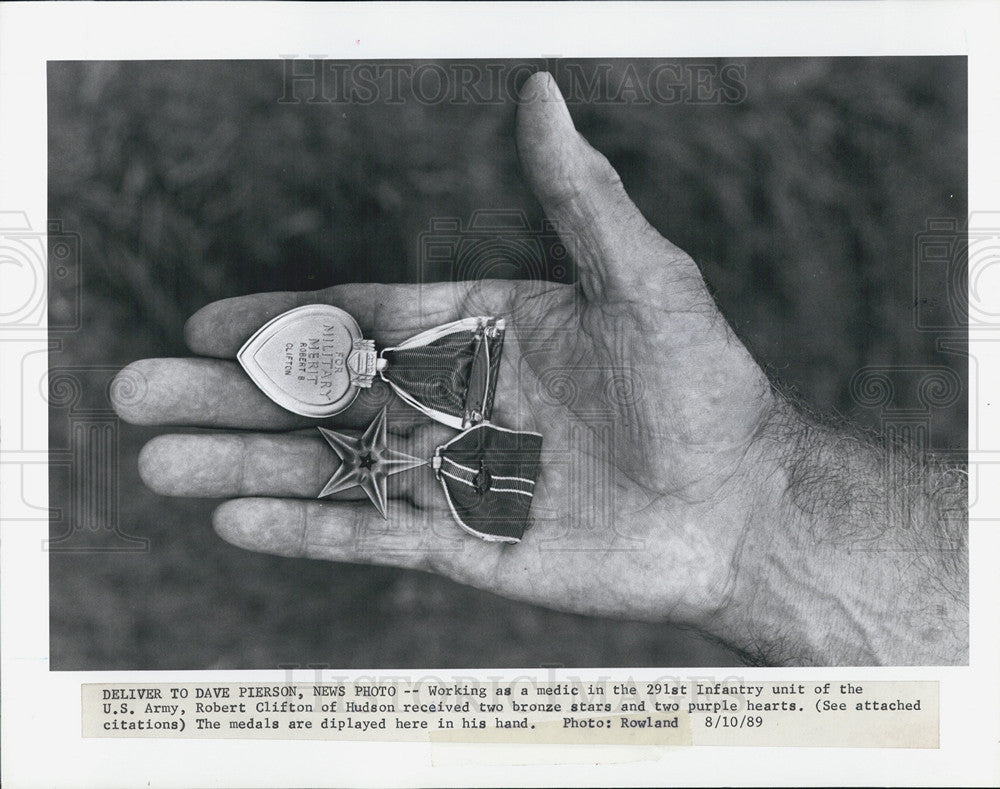 1989 Press Photo Bronze Star Medal Purple Heart Robert Clifton U.S Army Military - Historic Images