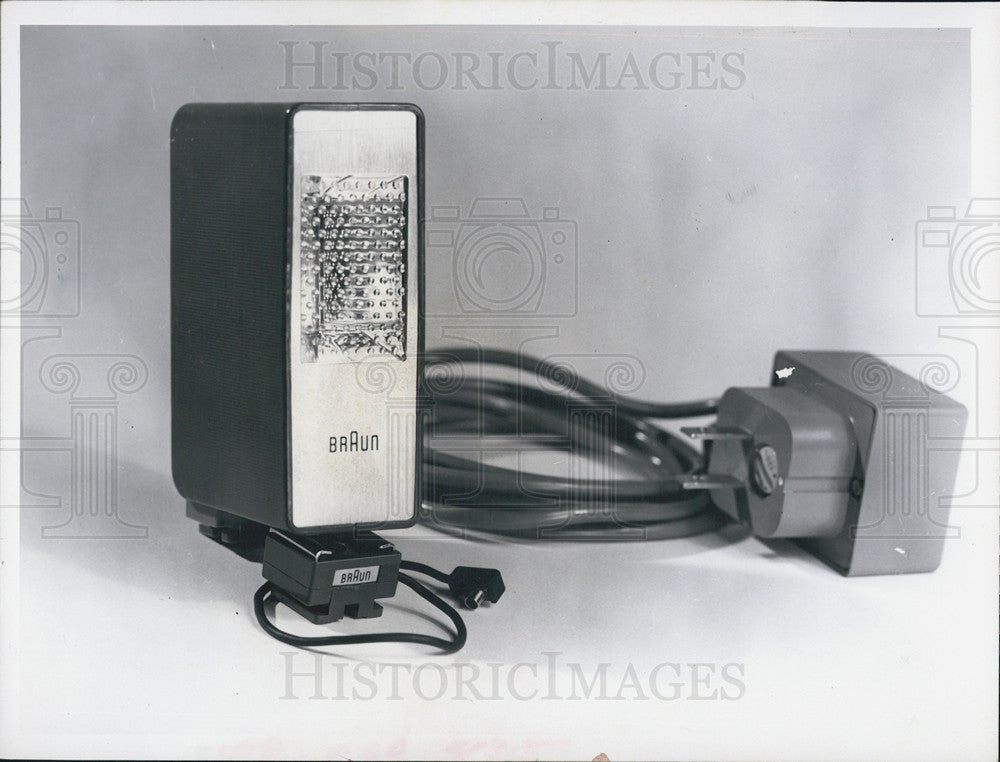 1966 Press Photo Photography Equipment Flash Unit - Historic Images