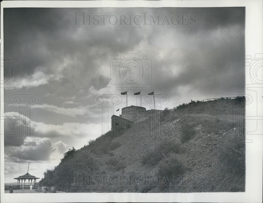 1943 Press Photo Citadel Quebec US Canadian British Flags - Historic Images