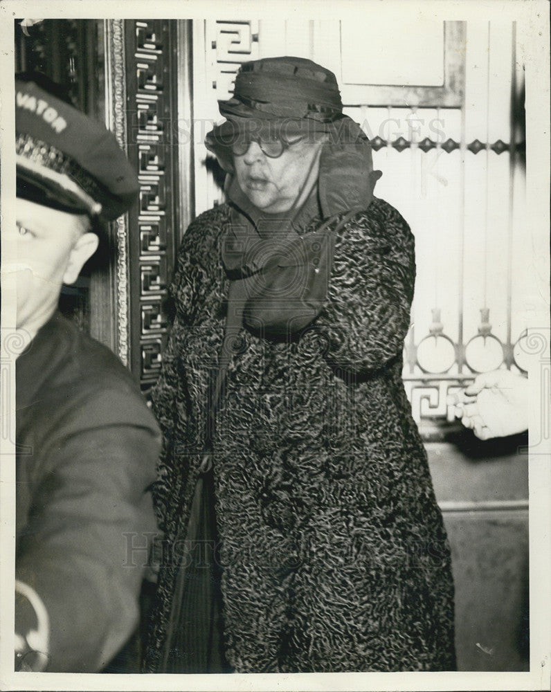 1938 Press Photo Mrs. Charles Ross, widow of kidnap victim, leaves courtroom - Historic Images