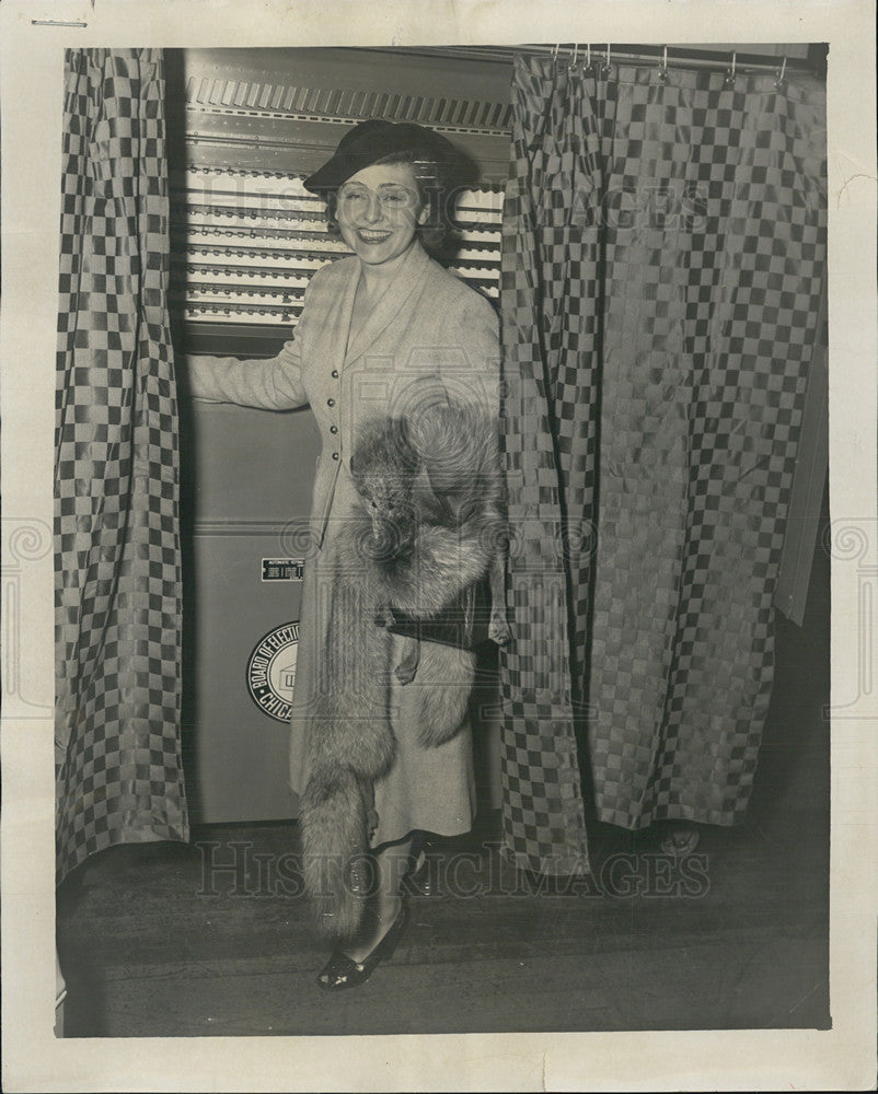 1952 Press Photo Ellen Borden Stevenson Voting Former Wife of Governor Stevenson - Historic Images