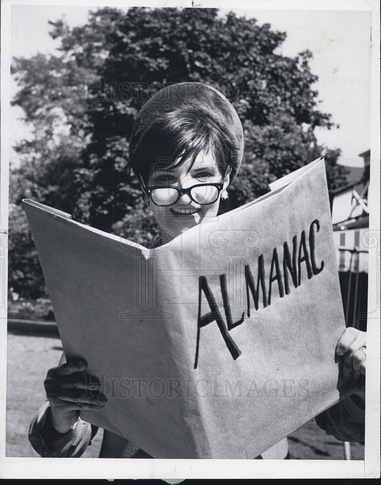 1967 Press Photo Mrs. Joseph J. Quagliano checking to almanac - Historic Images