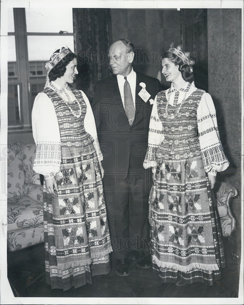 1958 Press Photo Grazina Musteikis, Gosta Oldenburg, Nijole Lipciute - Historic Images