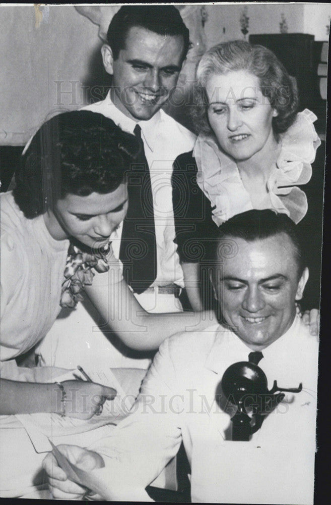 1940 Press Photo Governor Lee O&#39;Daniel of Texas is shown with his family. - Historic Images