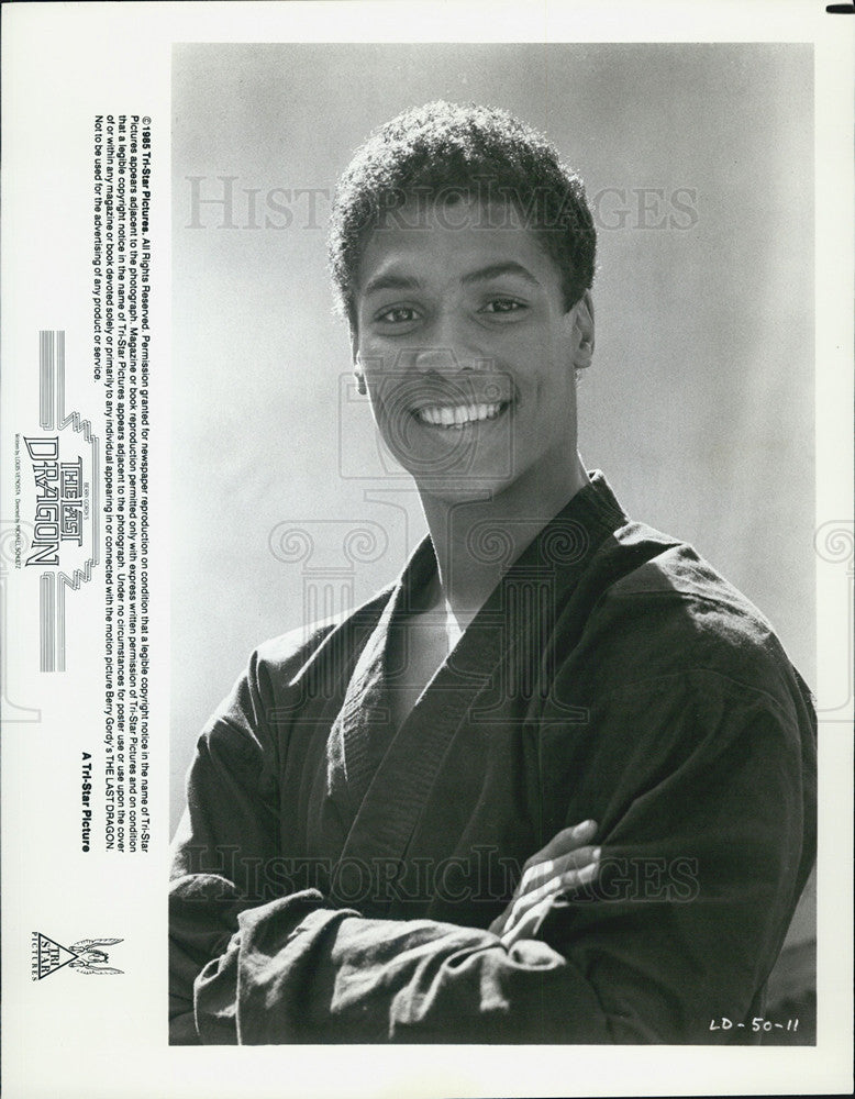 1985 Press Photo Taimak Star Berry Gordy Movie &quot;The Last Dragon&quot; Motown Tri-Star - Historic Images