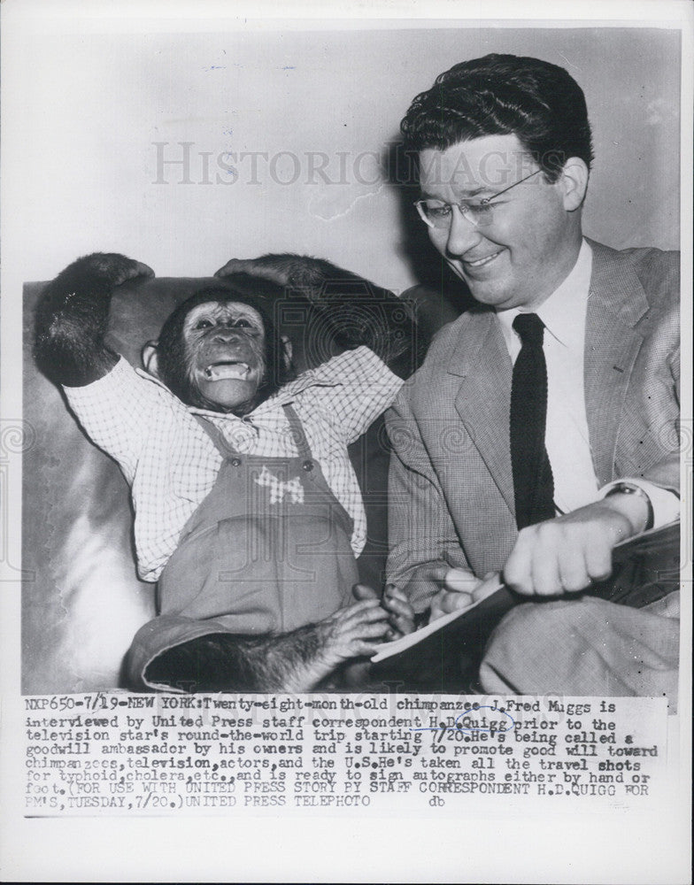 Press Photo Fred Muggs and his Chimp Go on World Tour - Historic Images