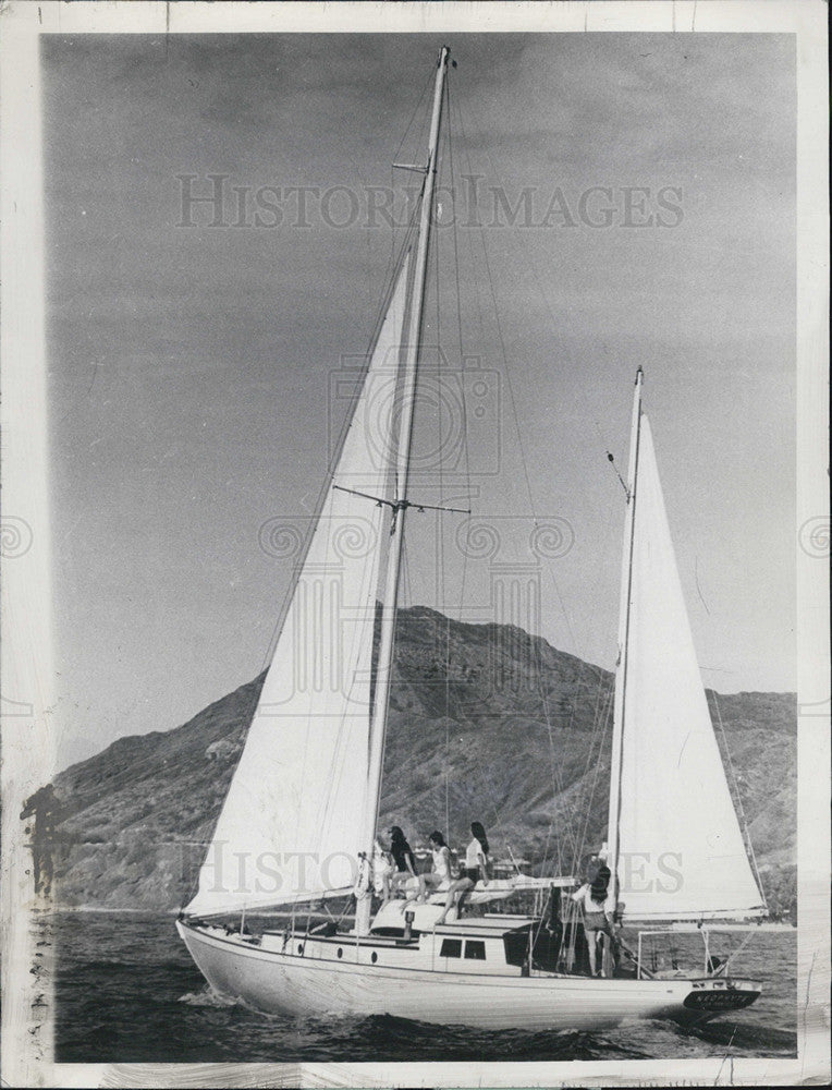 1964 Press Photo Women sailing on a boat - Historic Images