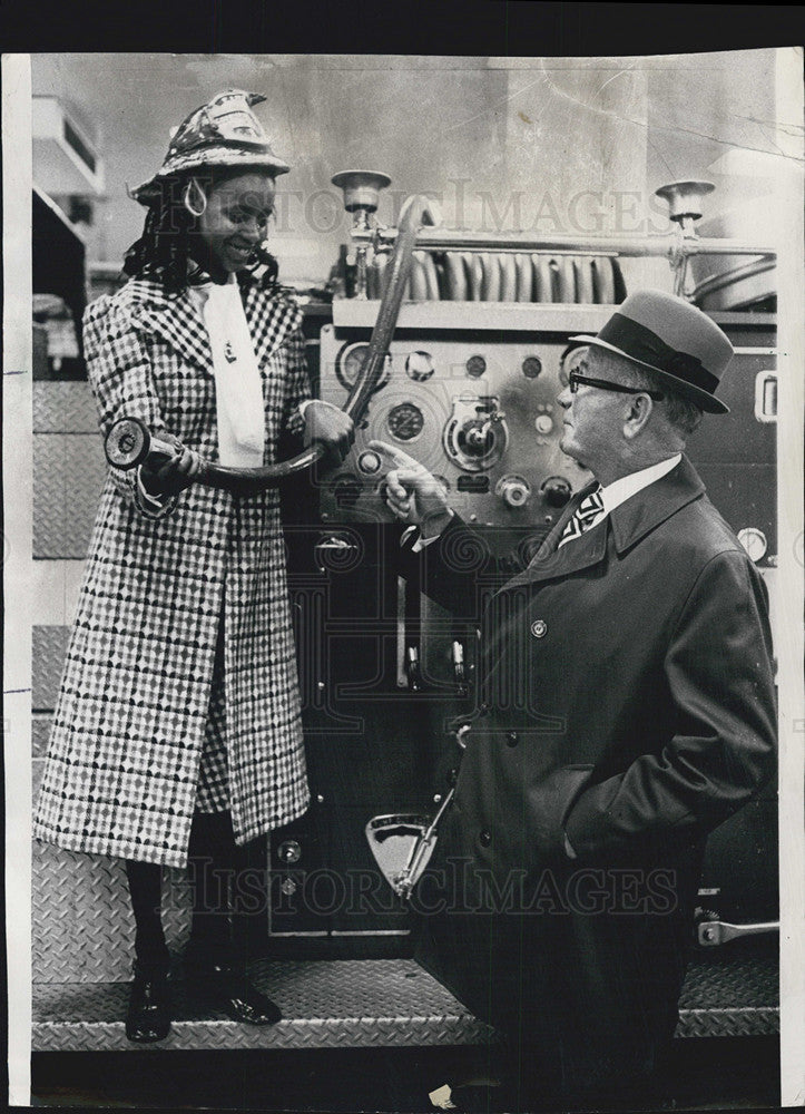 1972 Press Photo Carmen Cameron Chicago junior fire commissioner Fire Comr. - Historic Images