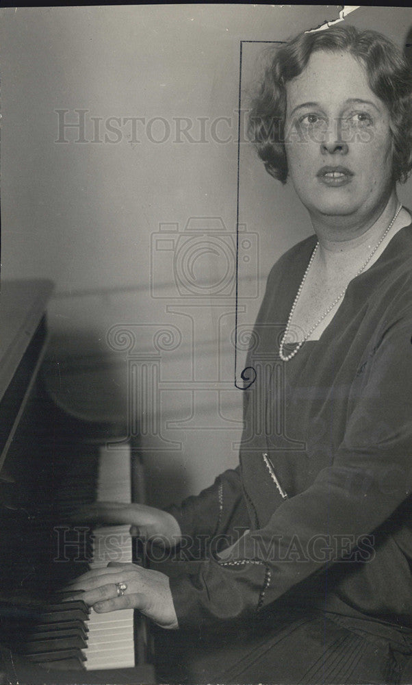 1928 Press Photo Singer Emily Roosevelt - Historic Images